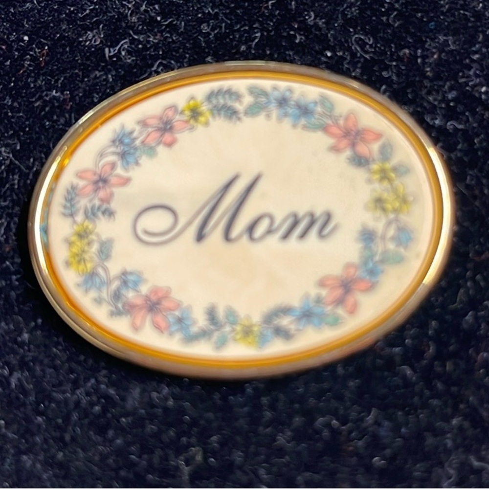 Barlow Signed Scrimshaw “Mom” Oval Shaped Brooch. P/